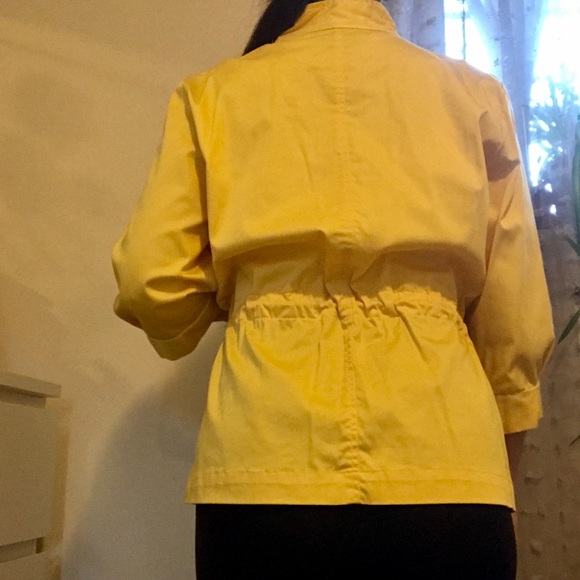 yellow jacket 💛 - Picture 6 of 7